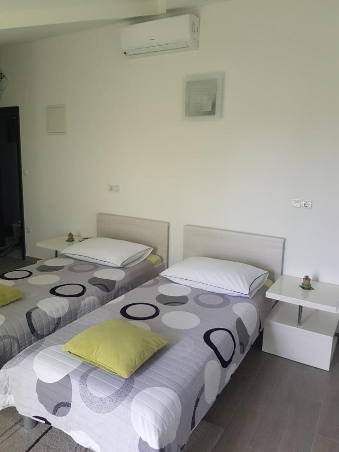 Gabi Rooms & Studio Apartment Lozovac Exterior foto